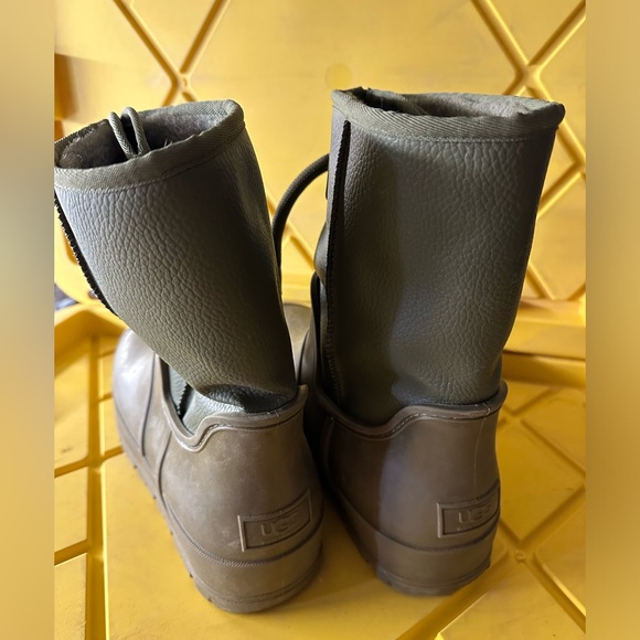 Ugg waterproof boot - Picture 2 of 5